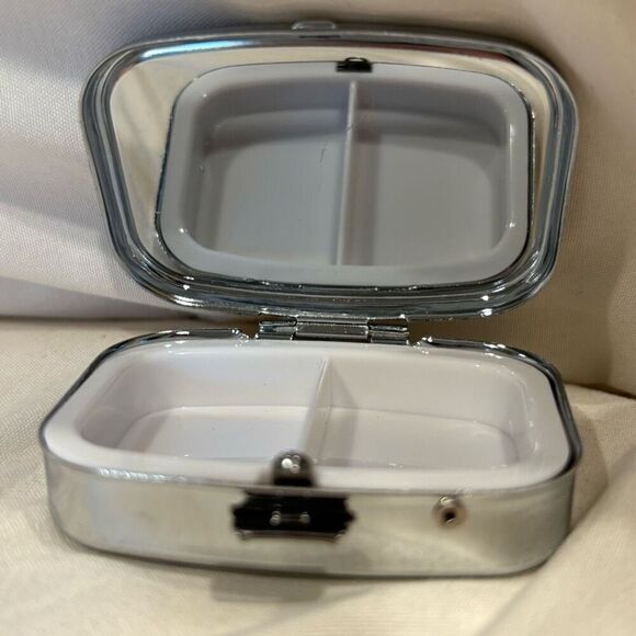 Stained Glass Hummingbird Travel Pill Box 2 Compartment Medicine Pill Case NEW - Picture 5 of 5